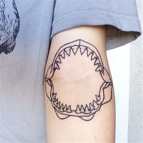 shark jaw Piercing Tattoo, Haifischzahn Tattoo, Form Tattoo, Shape ...