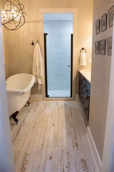 zoet home in 2020 | Wood tile bathroom, Top bathroom design, White ...