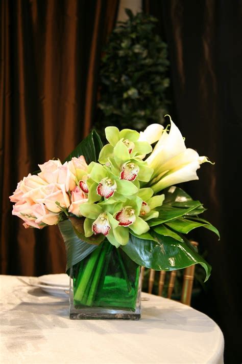 Send Modern Medium Height calla lilies Floral Arrangement flowers in los angele… | Modern flower ...