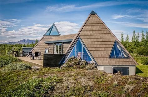 12 Best Airbnbs in Iceland: Igloos, Vacation Rentals + House for Rent