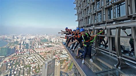 "Take a skywalk" in Shanghai – DW – 07/29/2016