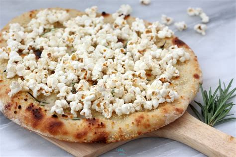 Parmesan Rosemary Popcorn Pizza (vegan)