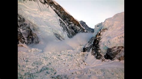 The Everest Avalanche, 18 April 2014, an eyewitness film - YouTube