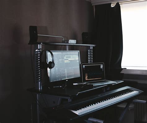 Gambar : Keyboard, teknologi, alat musik, instrumen string, piano digital, peralatan elektronik ...