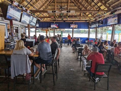 Ski Beach Bar and Grill: Leesburg, Florida