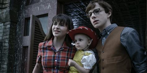 'Unfortunate Events' Season 3: Fire Survivor Isn't a Baudelaire Parent | Inverse