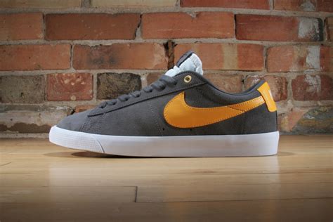 Nike SB Blazer Low GT "Dark Grey/White-University Gold" | SBD