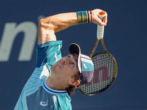 De Minaur STORMS past Wu in US Open