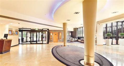 Hilton | Hotel at Manchester Airport with Free Shuttle and Parking