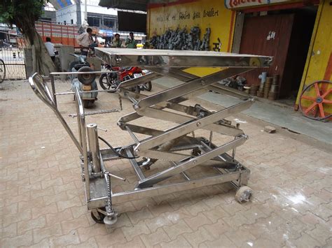 Stainless Steel SS Hydraulic Lift Table With Wheel, For Industrial at Rs 450000 in Ahmedabad