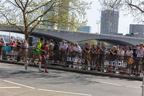 Runners running side by side and holding rope in hands - London Marathon 2018 - Creative Commons ...