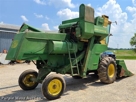 John Deere 55 combine in Windsor, MO | Item GT9174 sold | Purple Wave