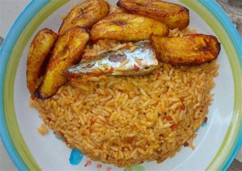 Fried plantains and jollof rice Recipe by Blessing baby - Cookpad