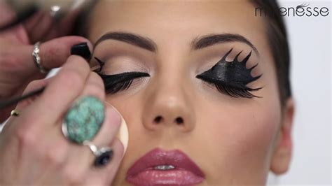 How To Get The Dramatic Lash Whip Look - YouTube