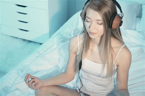 9 Benefits of Listening to Relaxing Music During Meditation | Well.Org