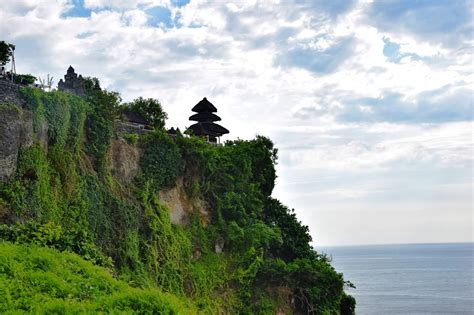 Exploring Pura Luhur: The Uluwatu Temple - Explore Shaw