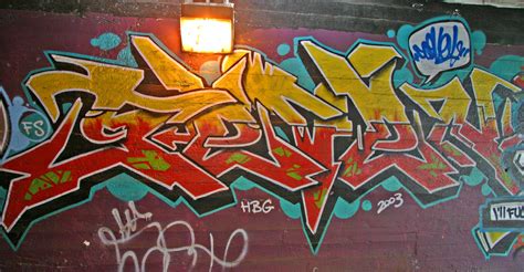 File:Estoria Street Tunnel graffiti 10.jpg