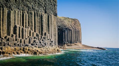 Fingal’s Cave, Scotland : r/GeometryIsNeat