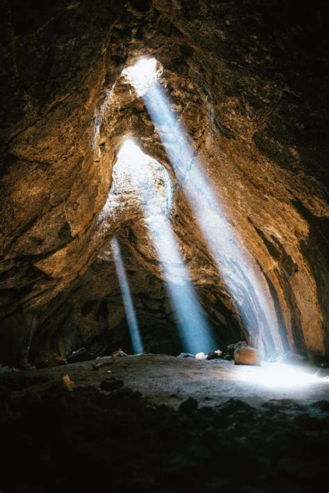 Exactly How to Reach The Skylight Cave in Oregon - The Mandagies