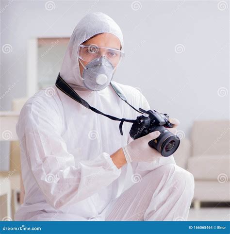 Forensic Expert at Crime Scene Doing Investigation Stock Photo - Image of forensic, criminal ...