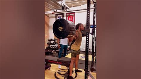 Watch Derrick Henry lift an INSANE amount of weight in squat workout - YouTube