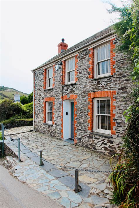 Guide to Gorgeous Doc Martin Filming Locations in Cornwall England