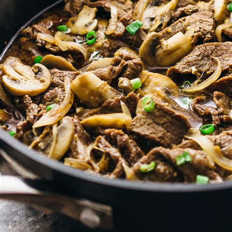 Easy beef with mushrooms and onions - Savory Tooth