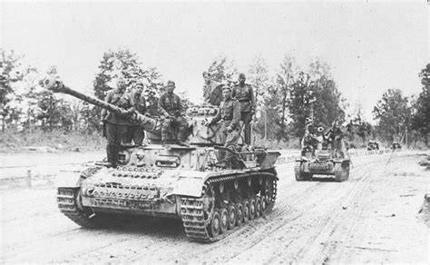 Panzer IV and Marder tank destroyer captured by Soviet forces : r ...