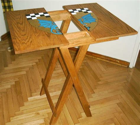 Folding table