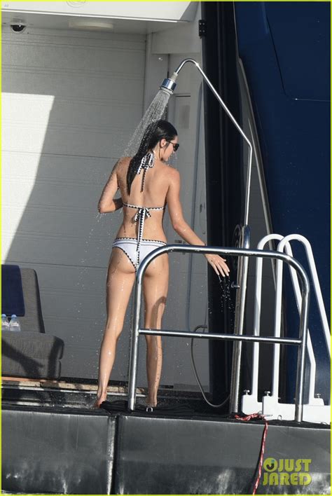 Kendall Jenner Snaps Pictures of Harry Styles Aboard Yacht in St. Barts | Photo 910517 - Photo ...