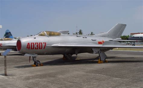 Mikoyan-Gurevich MIG-19 'Farmer' | Vintage aircraft, Fighter planes, Military aircraft