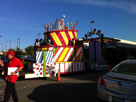 2015 Kiwanis International | Rose parade, Parade float, Fun slide