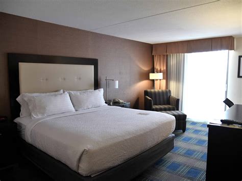 Hotels in Akron, Ohio near Cuyahoga Falls | Holiday Inn Akron West - Fairlawn