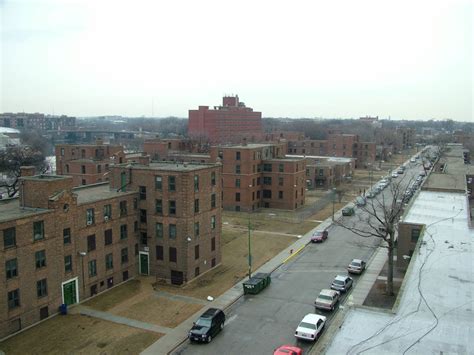 Julia C. Lathrop Homes - Chicago Gang History