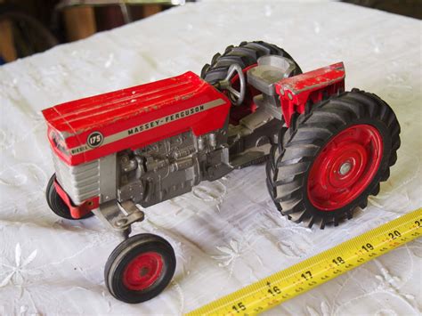 1/16 175 Massey Ferguson Tractor Toy, Ertl