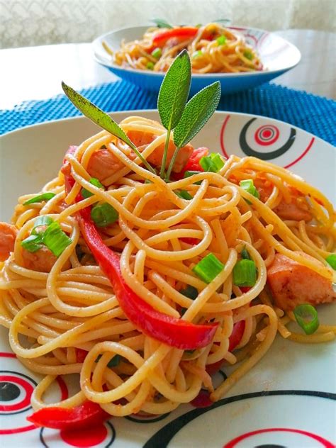 Tallarin Saltado Recipe - Peruvian Stir-Fried Noodles - Eat Peru