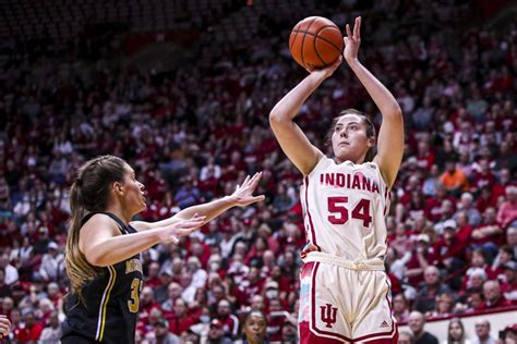 IU women’s basketball scheduled homecoming game for Mackenzie Holmes – The Daily Hoosier