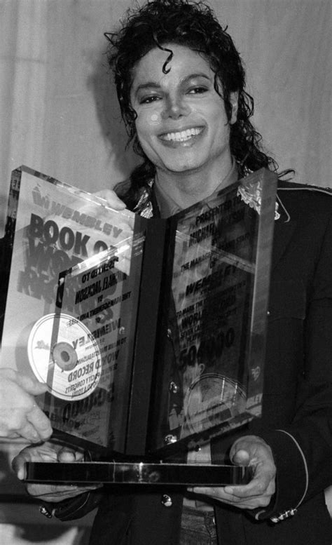 Ashley | fan account on Twitter: "Michael Jackson holding his Guinness World Record (1988) https ...
