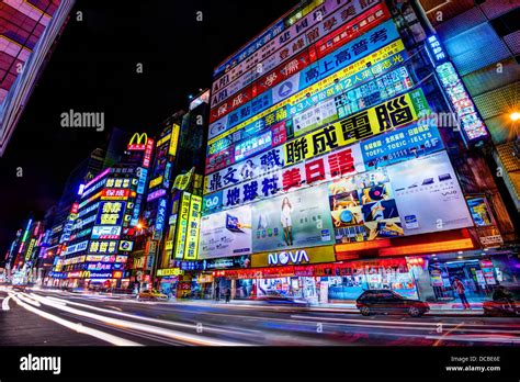 Nightlife in hi-res stock photography and images - Alamy