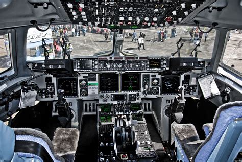 C-17 Globemaster III Cockpit | C 17 globemaster iii, Cockpit, Boeing