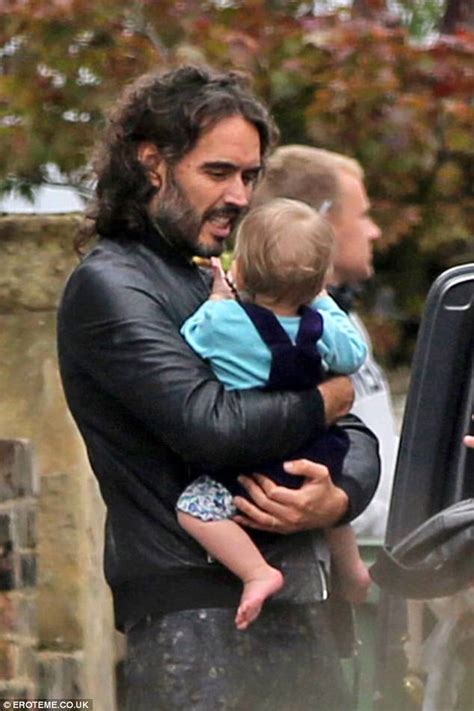 Russell Brand enjoys low-key stroll with daughter Mabel | Daily Mail Online