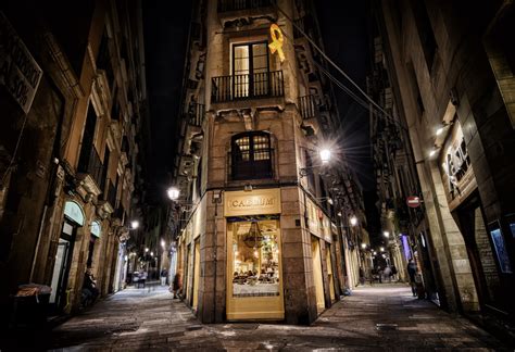 Night Barcelona City Streets / Beautiful Narrow Old Streets Of Barcelona Stock Photo Download ...