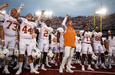 Texas football bowl projections 2023: UT remains playoff hopefuls