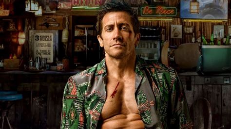 Jake Gyllenhaal gets sweaty & shirtless in 1st 'Road House' remake trailer