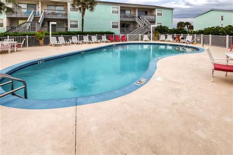 Renovated Pensacola Beach Condo w/ Pool Access!