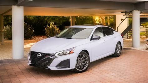 2023 Nissan Altima Gets More Tech and a Bigger Grille - CNET