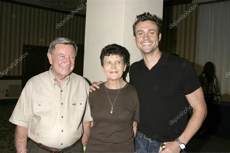 Daniel Goddard and his parents – Stock Editorial Photo © Jean_Nelson #12947371