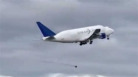 Dreamlifter Loses Wheel On Takeoff - AVweb