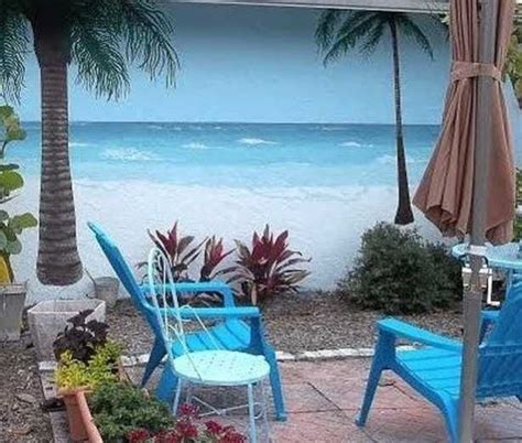 Awesome Fence Art Ideas for Your Backyard_52 | Beach mural, Yard design, Garden mural