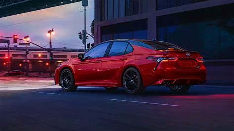 10 Reasons Why This Hybrid Crossover Is Outselling The Toyota Camry Hybrid